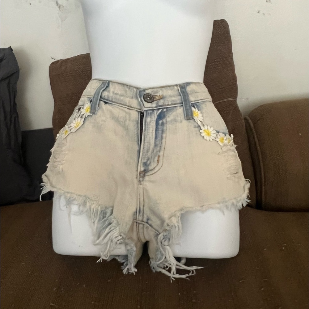 Car mar mid rise shorts size 26 brand new